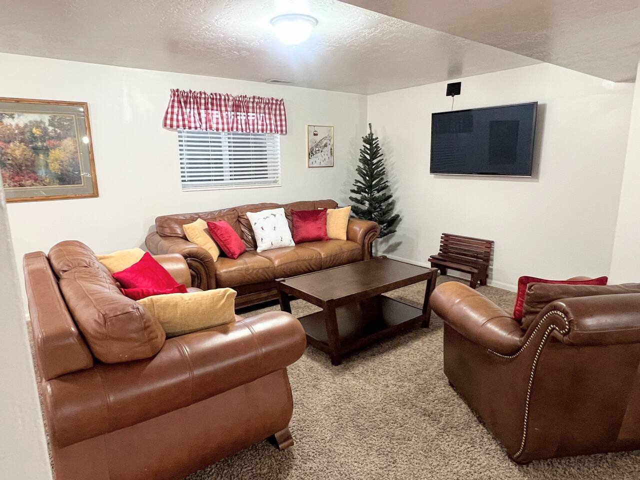 Basement Bliss-Skiing, Firetable, Mtns, Shopping