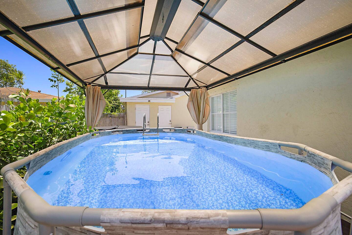 Lion Lodge Adventure | Pool & Hot Tub | Downtown