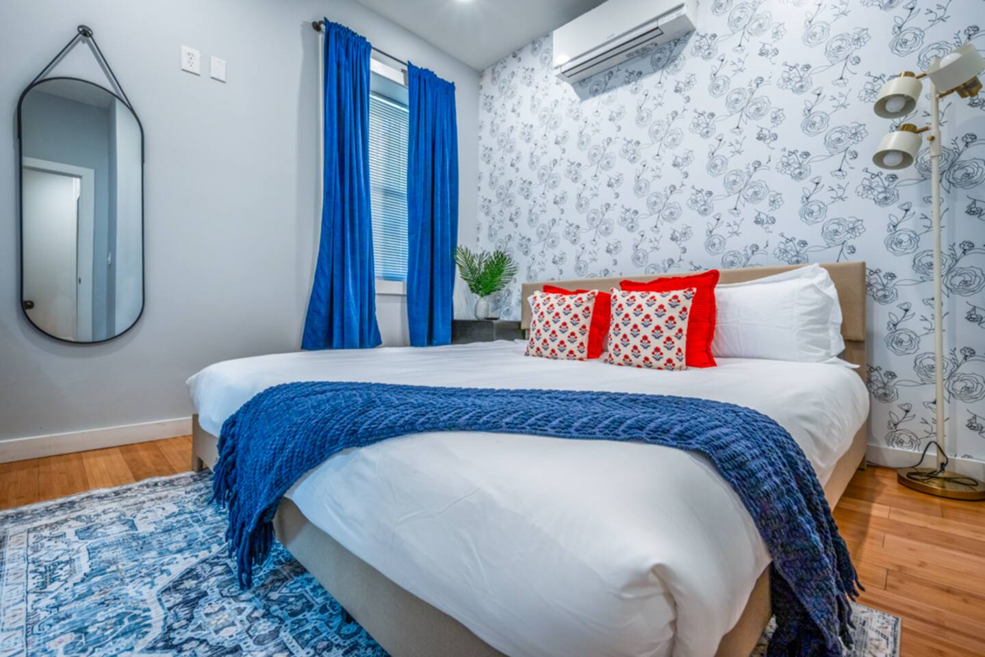 OTR by TQL+King Bed+Smart TVs+wifi+Sleeps 6+1st Fl