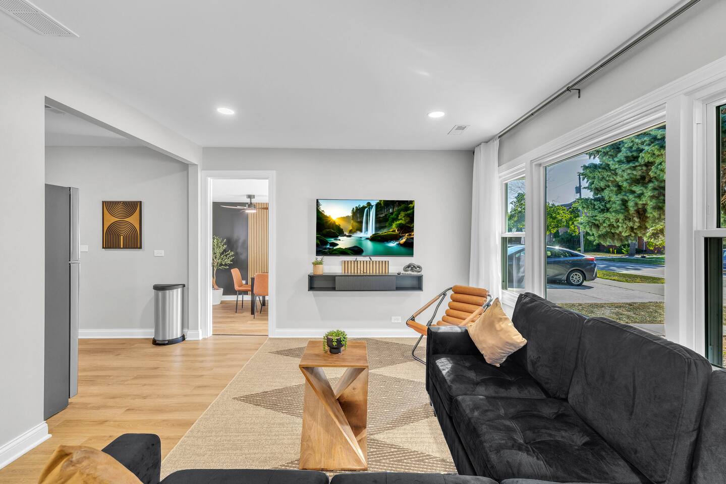 Cozy 3BR Retreat with grill • Near O’Hare Airport