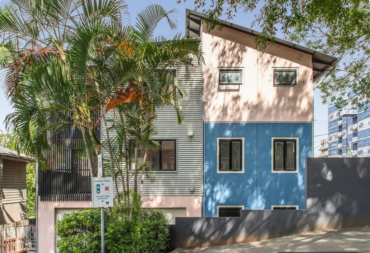 Stylish Kangaroo Point Home | 3BR, 2 Baths