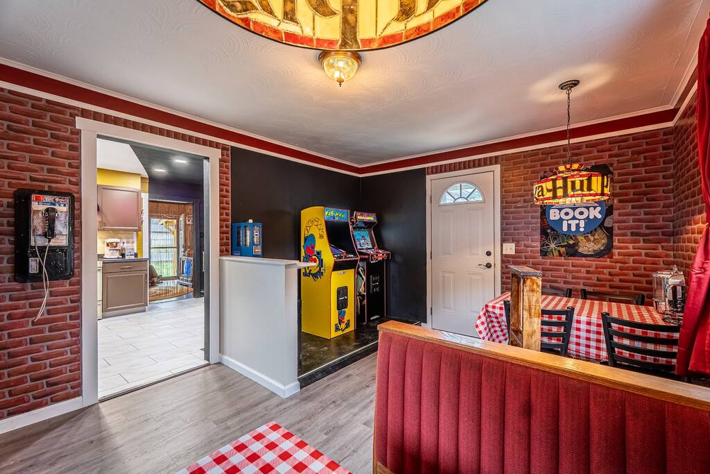 80s Nostalgia! Relive childhood + escape room!