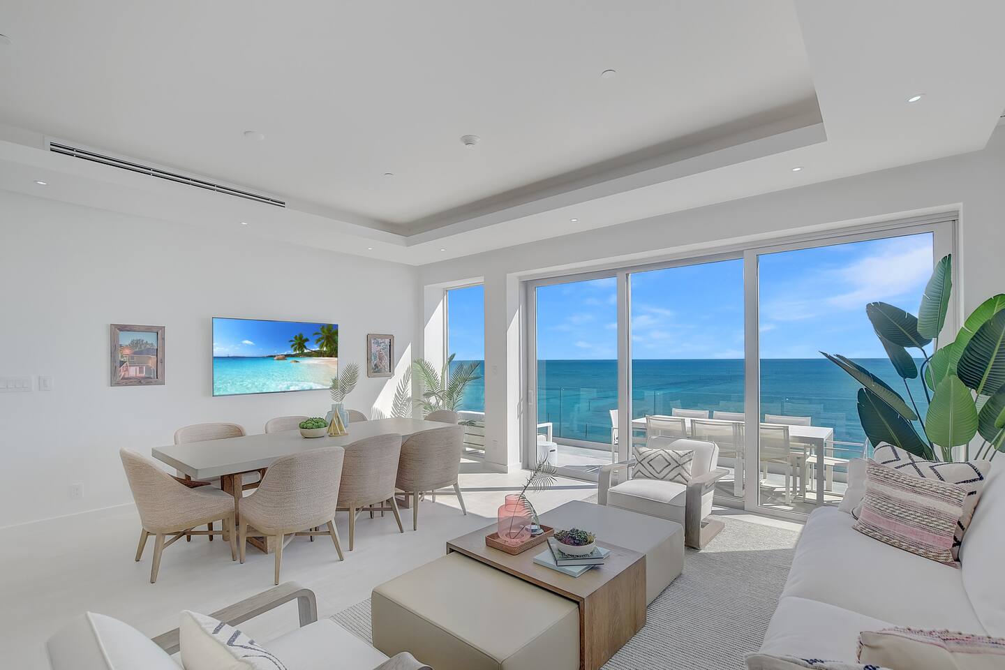 Modern Penthouse w/ Rooftop Pool & Ocean Views