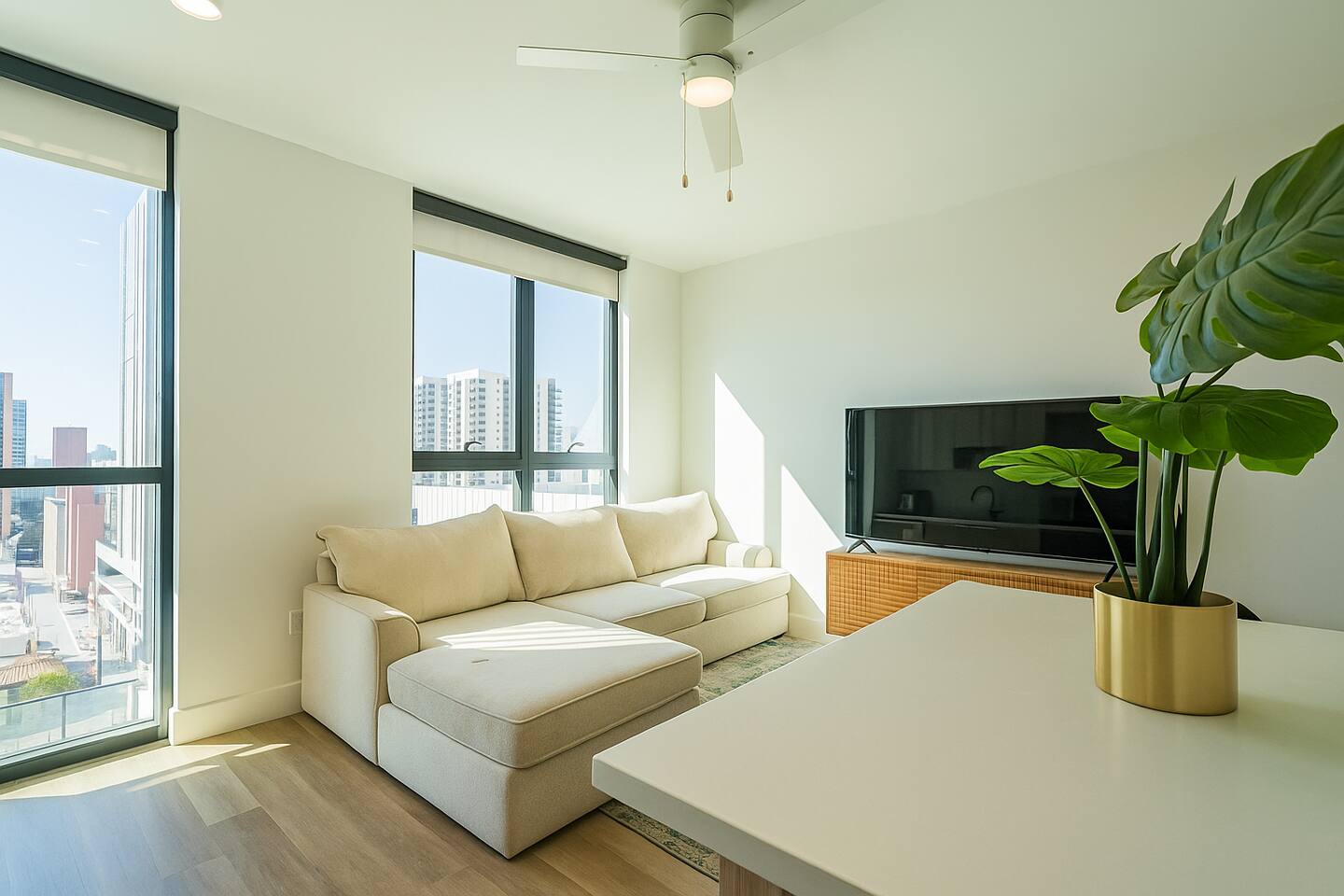 1BR1BA Suite | Pool, Gym & Rooftop w/ City Views