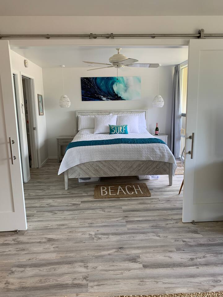 Chic Maui Condo Steps From Beach & Ocean