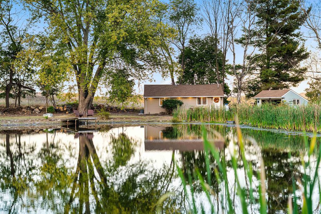Pond Haven Retreat w/Wood-Burning HotTub & FirePit