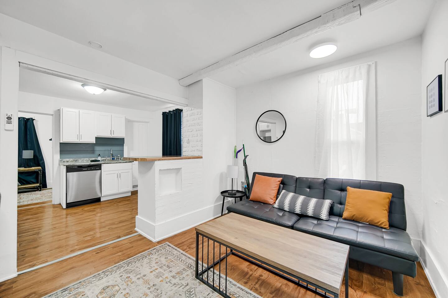 1 BR Near Lake, Train Station, Dining & Data Centr