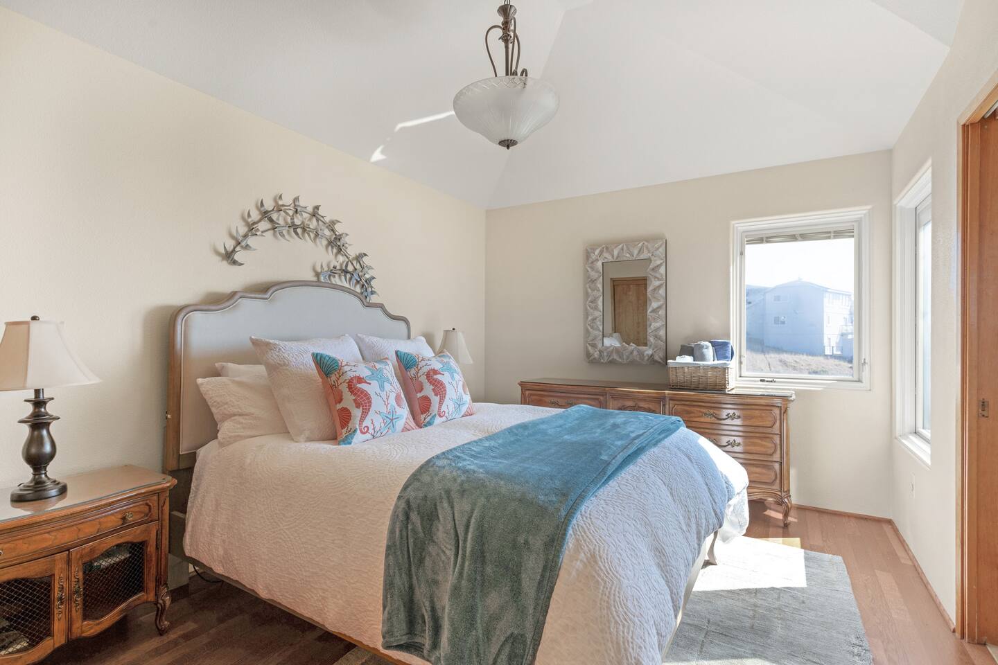 Bedroom 1, ensuite (main floor/upstairs) - Has white water & bay views.