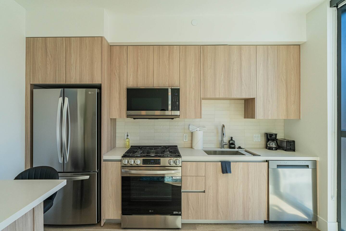 1BR1BA Getaway | Pool, Gym & Rooftop Lounge