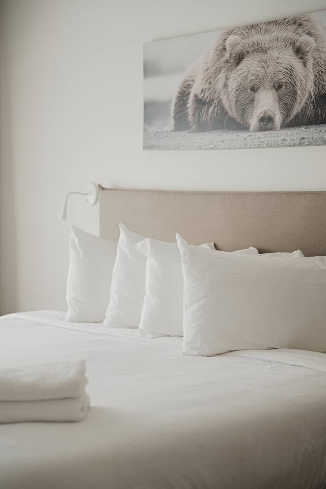 Tremblant Stay (C)-King bed, Free Shuttle, Coffee