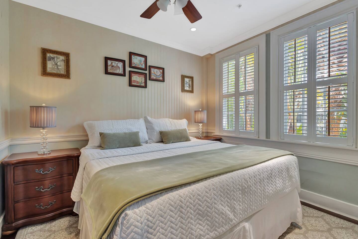 Palm Beach Regency 1 Bedroom Full Kitchen Pool