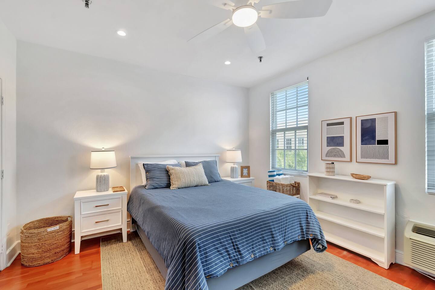 Palm Beach Condo, Poolside Gem! Walk to Beach