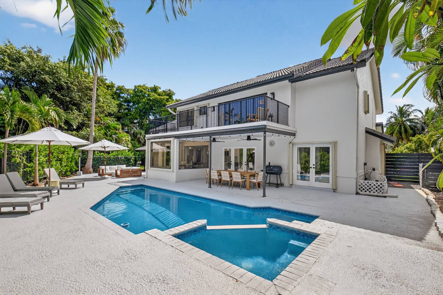 Gorgeous Modern Beach Heated Pool House Sleeps 8