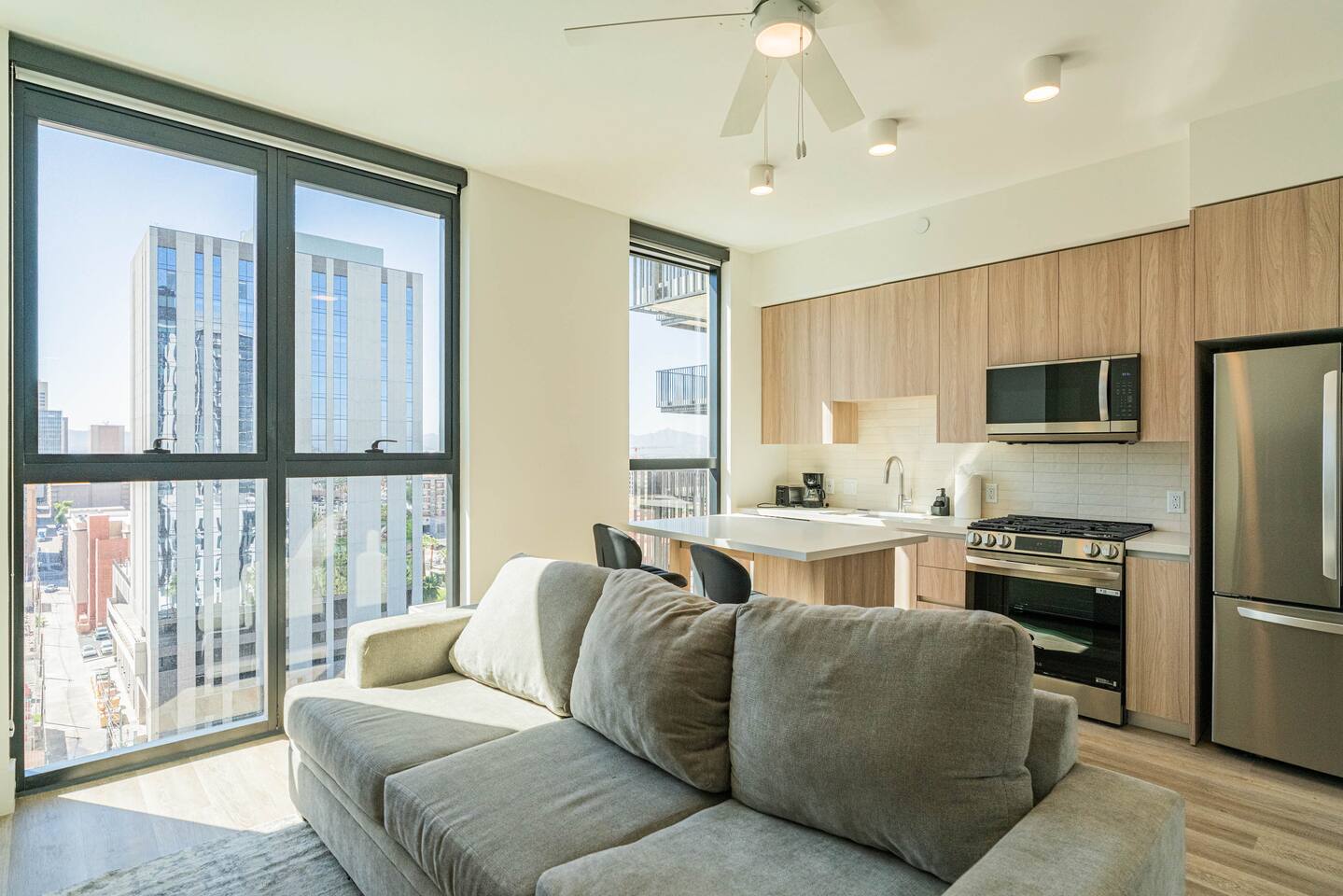 Stylish 1BR1BA | Pool, Gym, Rooftop+Washer/Dryer