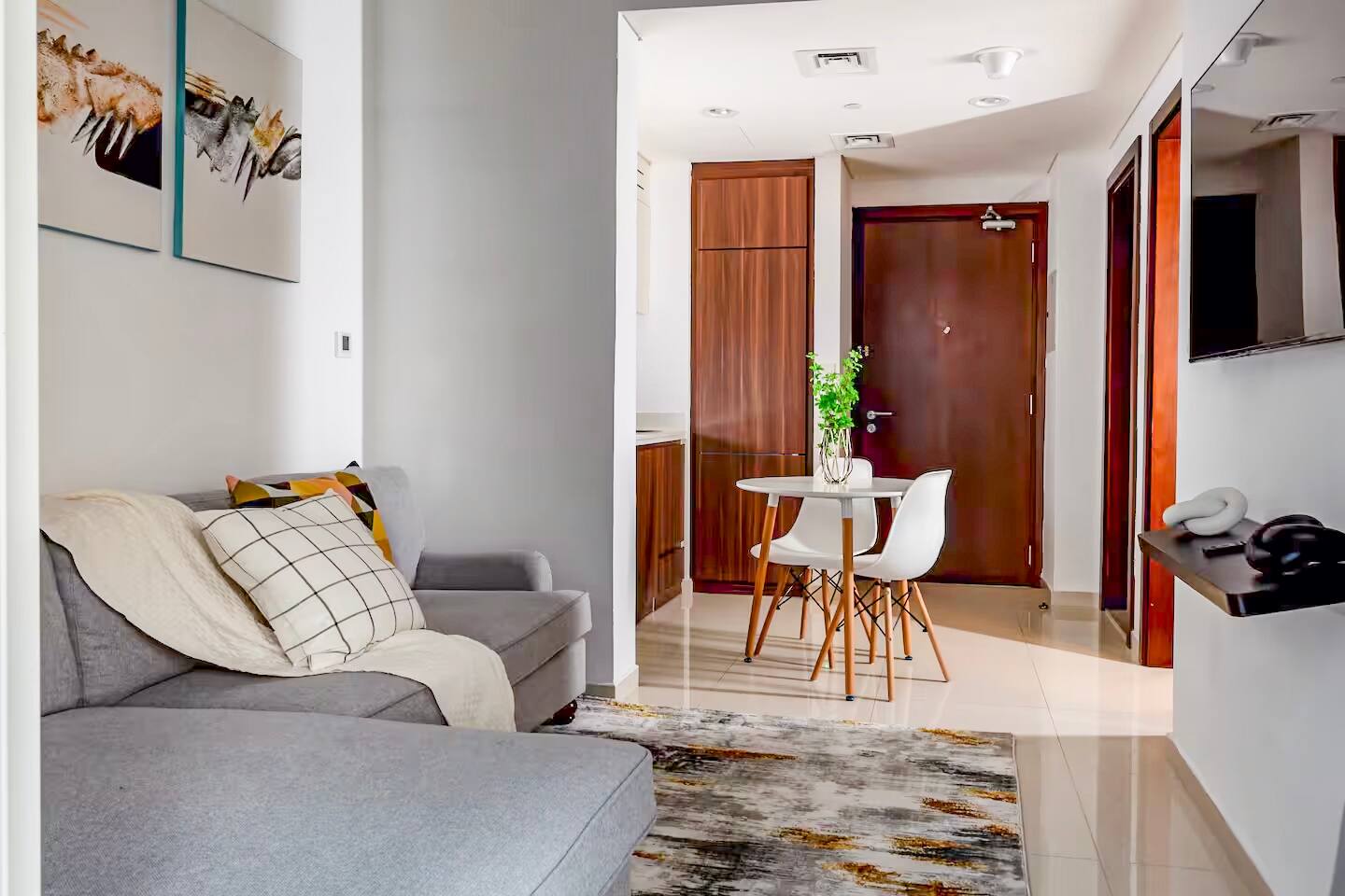 Cozy 1BR Apartment with Water View Business Bay