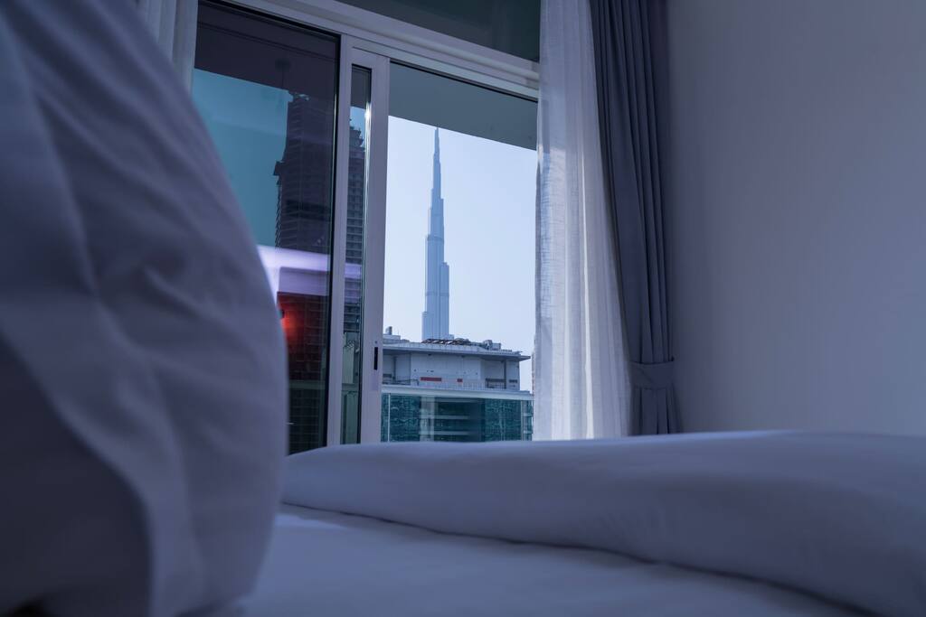 1BR Apartment w/ Burj Khalifa View – Business Bay