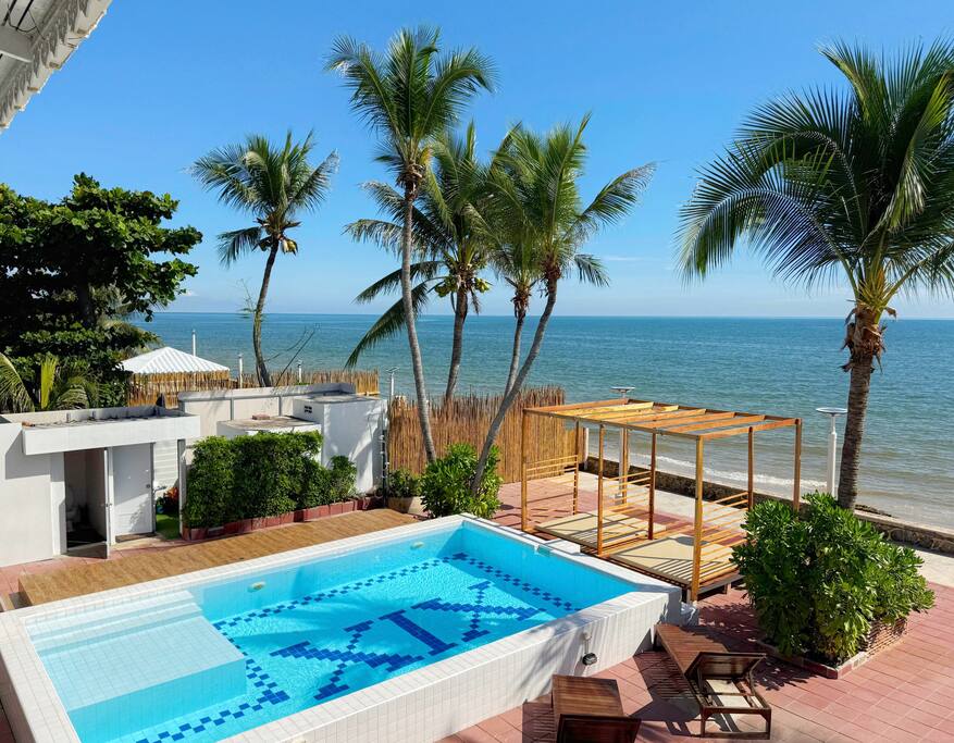 Beachside Half House Getaway