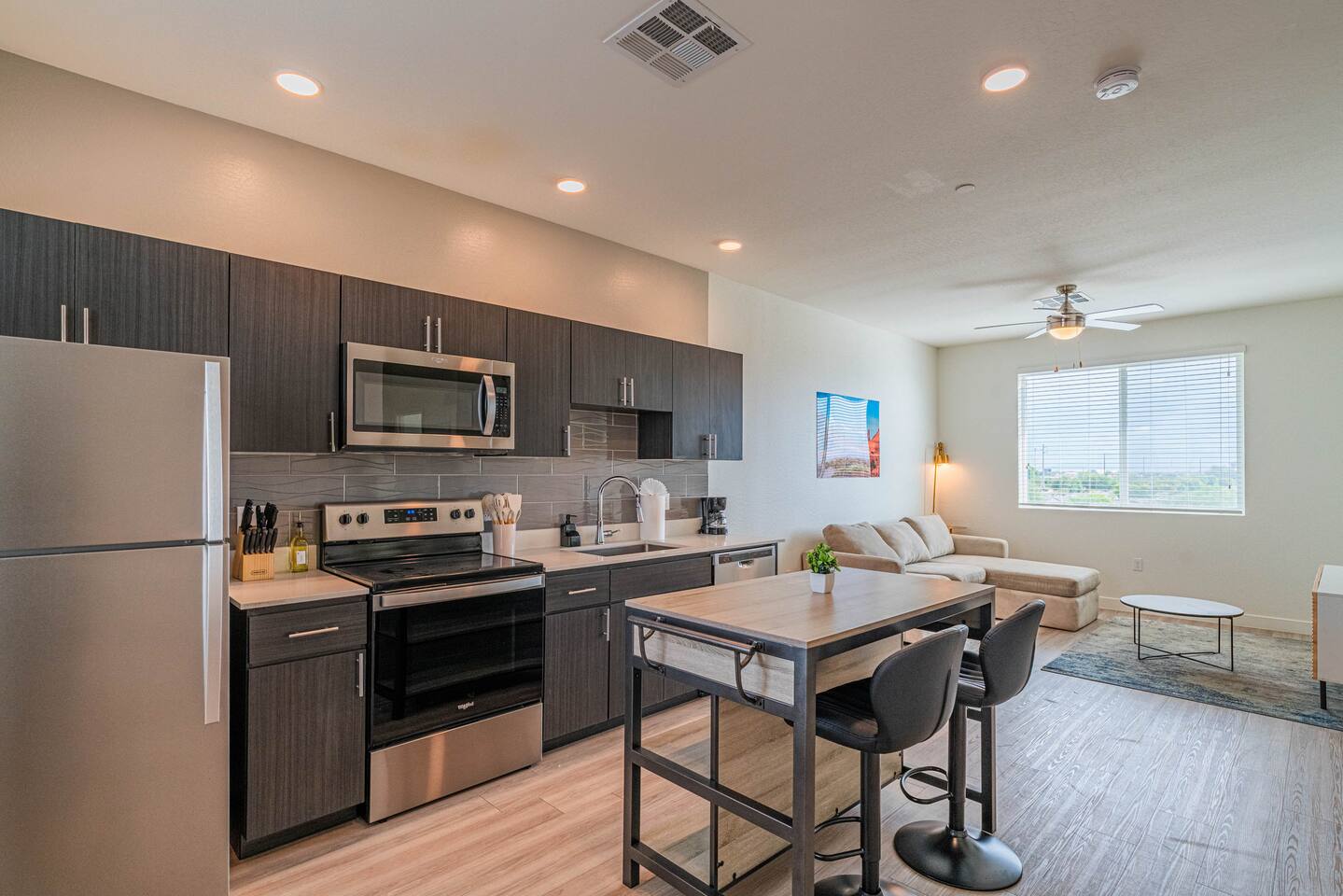 Peaceful 2BR2BA | Pool, Gym & Laundry Inside