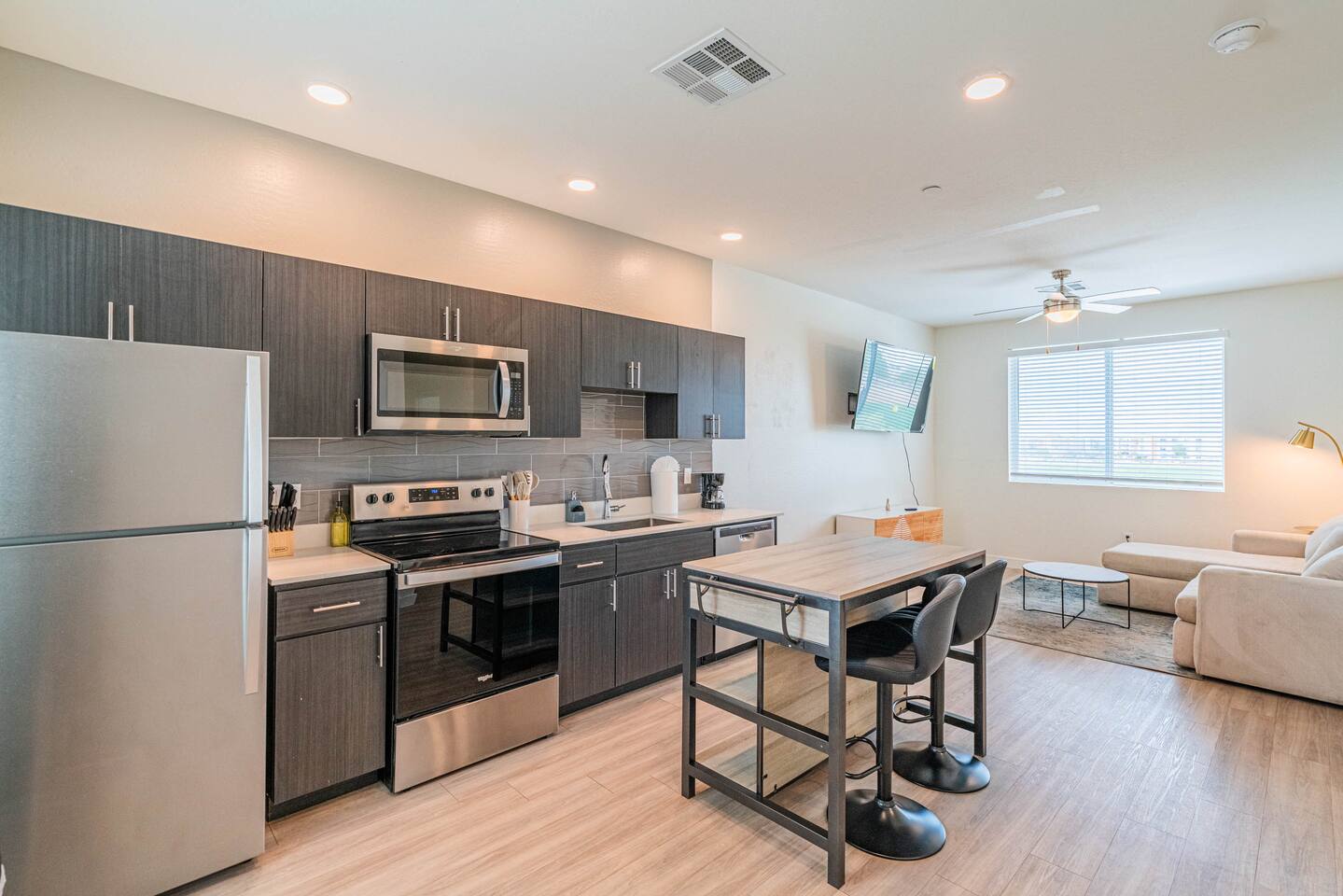 2 KingBR Retreat | Gym, Pool & Bathtub