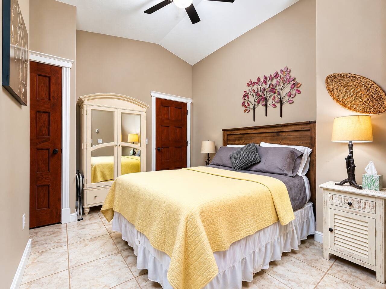 2BR Lakeviews | King Bed | Fireplace | Relax