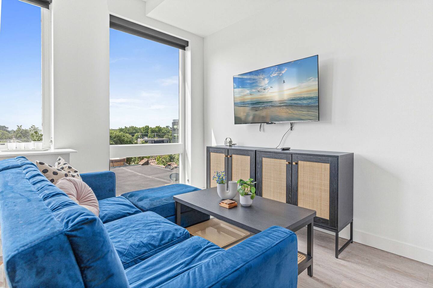 Coze Studio Unit Near Downtown MN and Airport