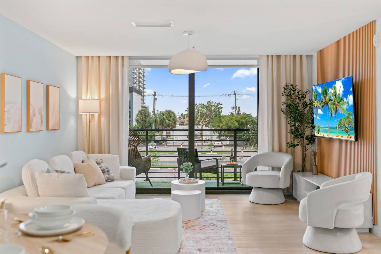 {Soft Shores} ~Beach ~Pool ~Balcony ~Sleeps 6