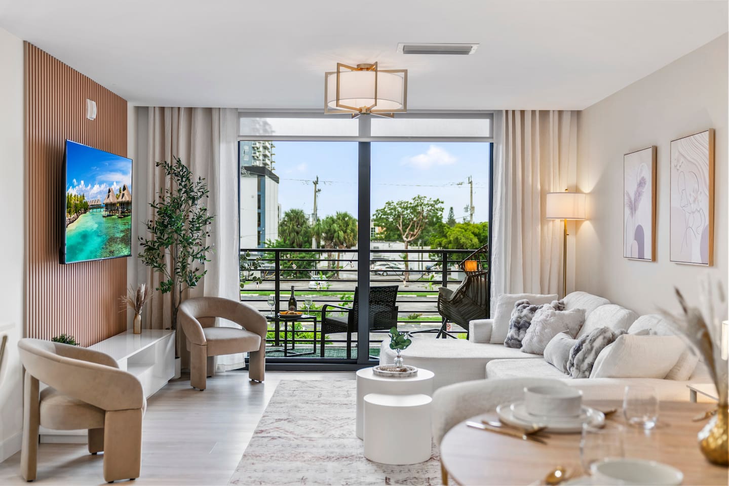 {Soft Sands} ~Beach ~ Pool ~ Balcony ~ Sleeps 6