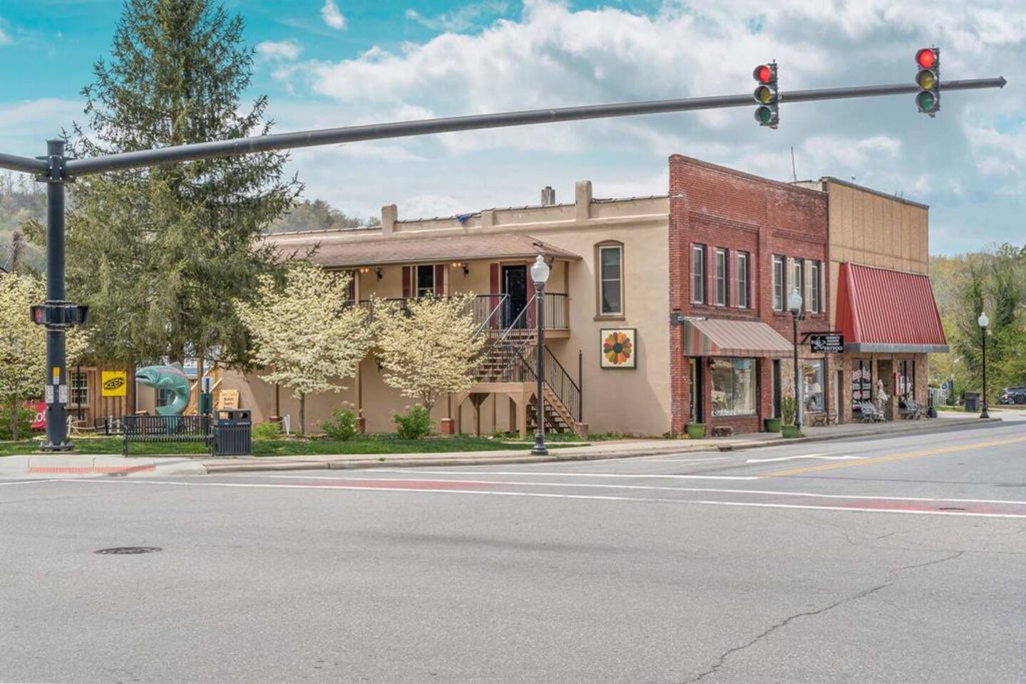 Luxury Lofts Downtown • Walkable • 2 Spacious Chic