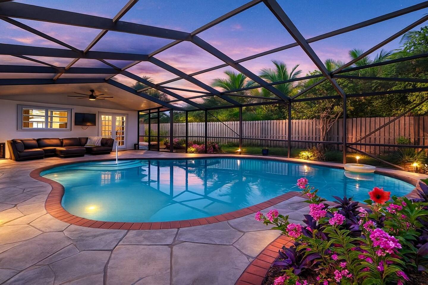 5 Min to Beach • Pool • BBQ • Pet Friendly Getaway