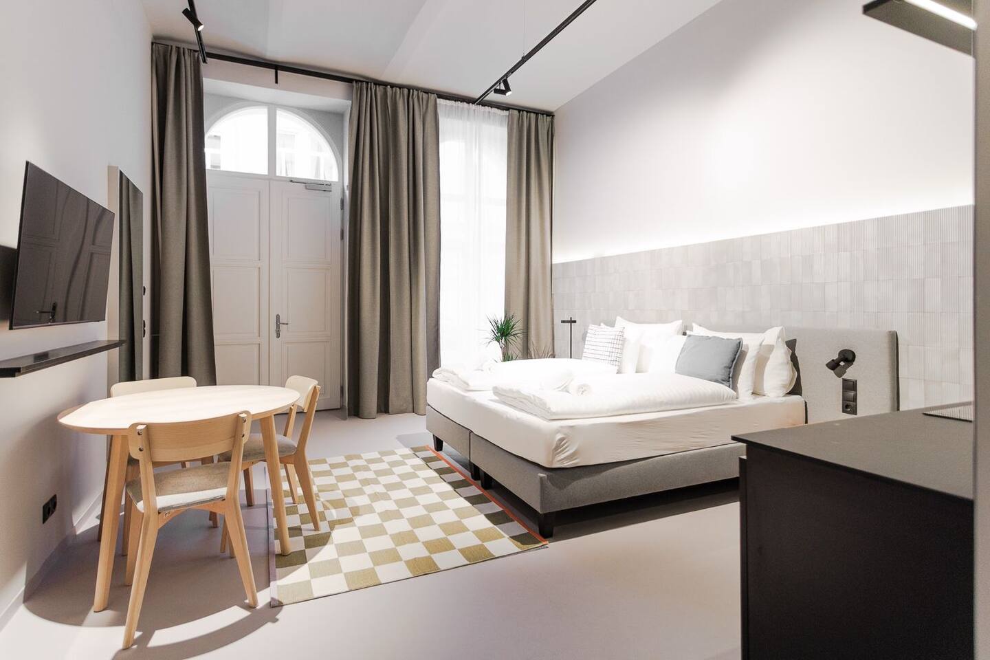 Artisan Inspired · Boutique Studios · Sleeps 10