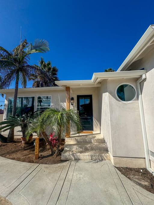 31+ Days in DT Oside! Modern Beach House w/Yard!
