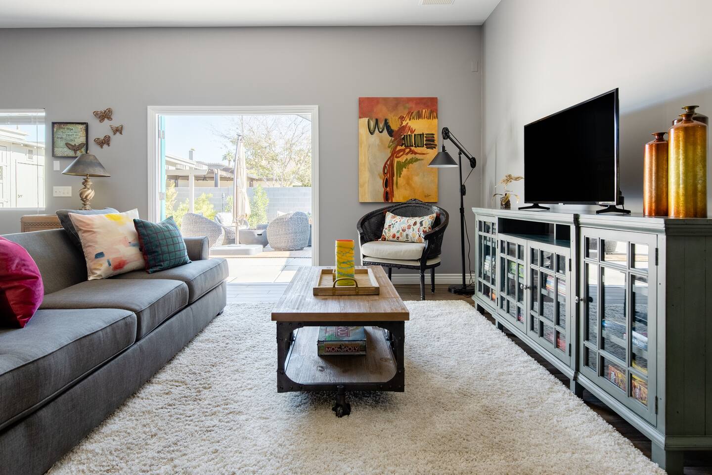 Spacious Studio in Uptown Historic Neighborhood