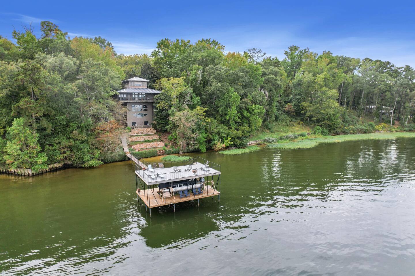 "The Bird House" Gorgeous 6 BR on the Big Water