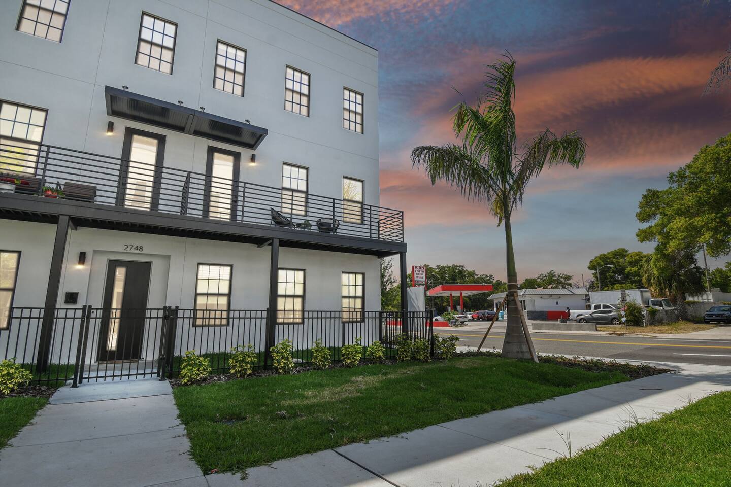 Warehouse Arts District Modern Townhome