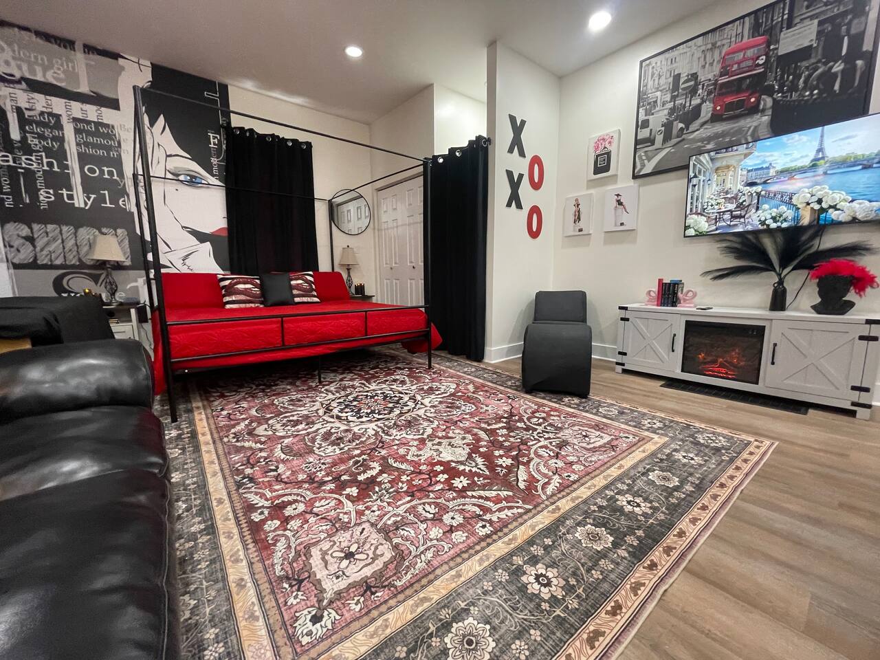 Ruby Red Haven – Chic Downtown Retreat Dayton