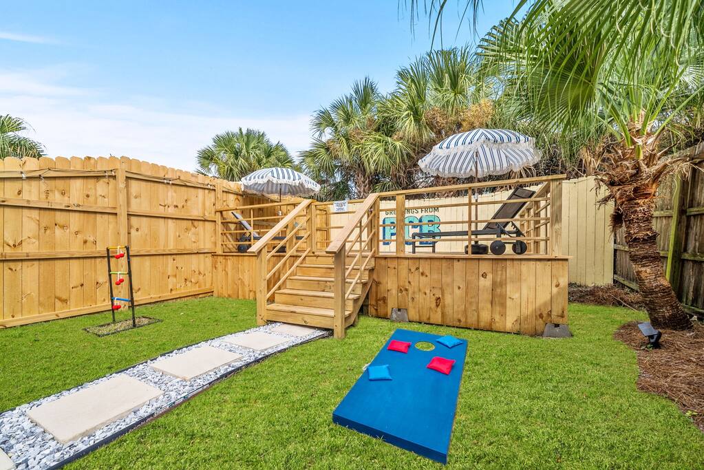 Pool + Games + Outdoor Dining + Walk to the Beach