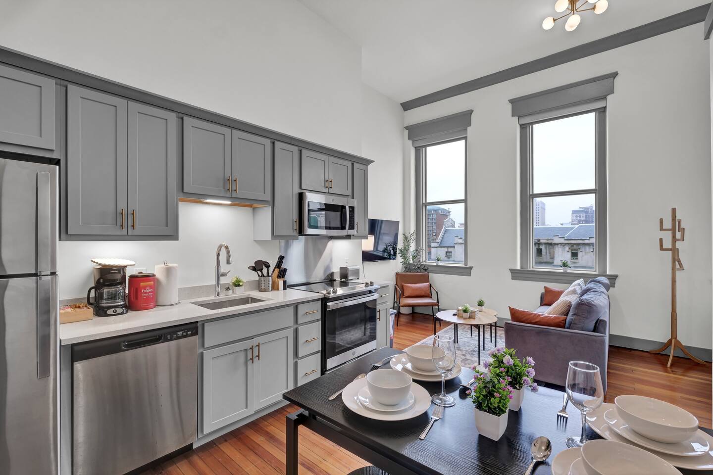 Near Hospitals & DT | Studio+Parking+W/D+Churchill