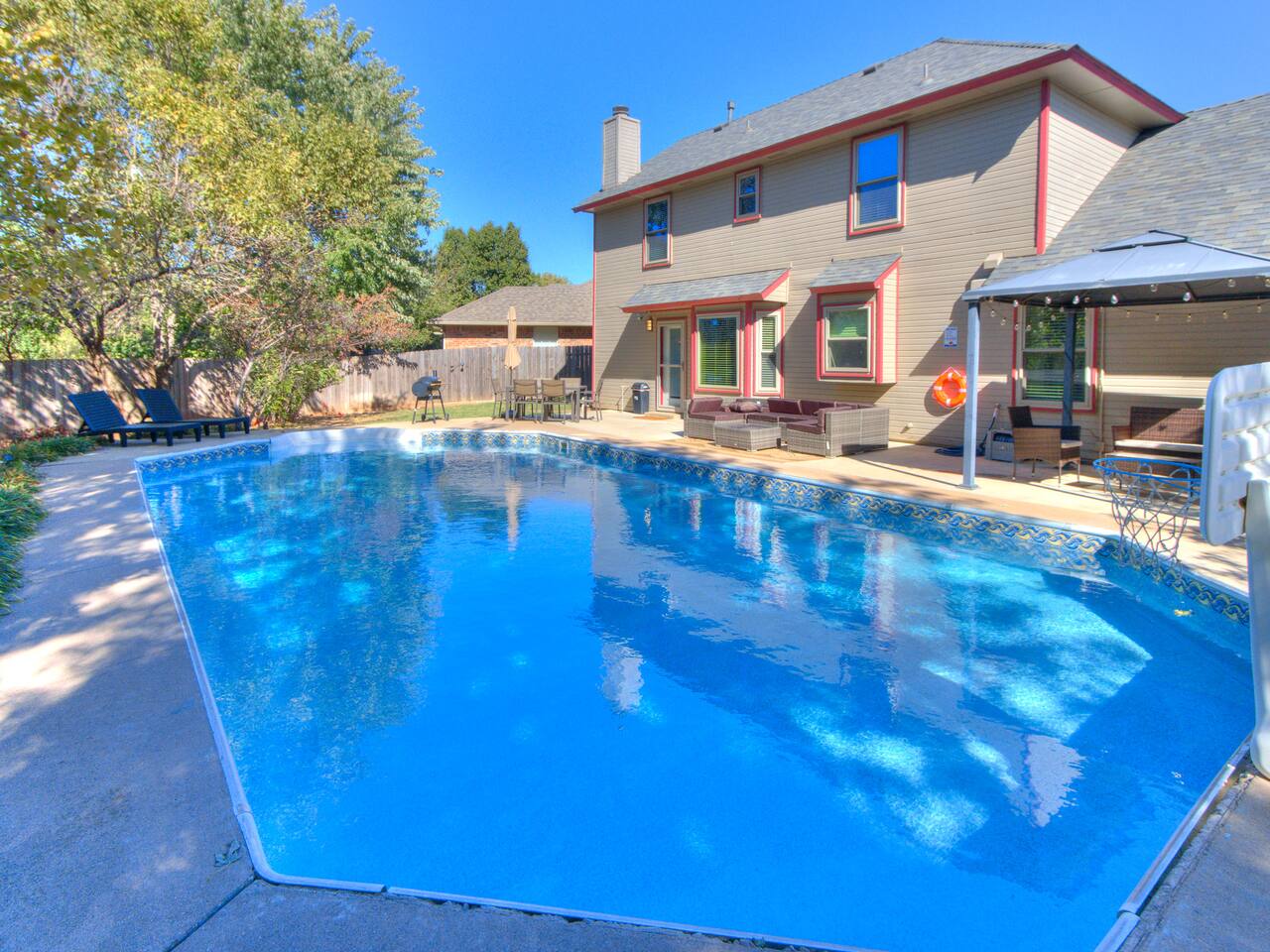The Waters Edge - Calm Retreat w/ Pool, Sleeps 13