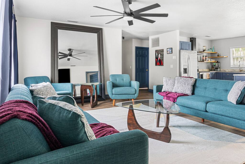 NEW Mid-Century Modern Retreat near 3 sisterSpring