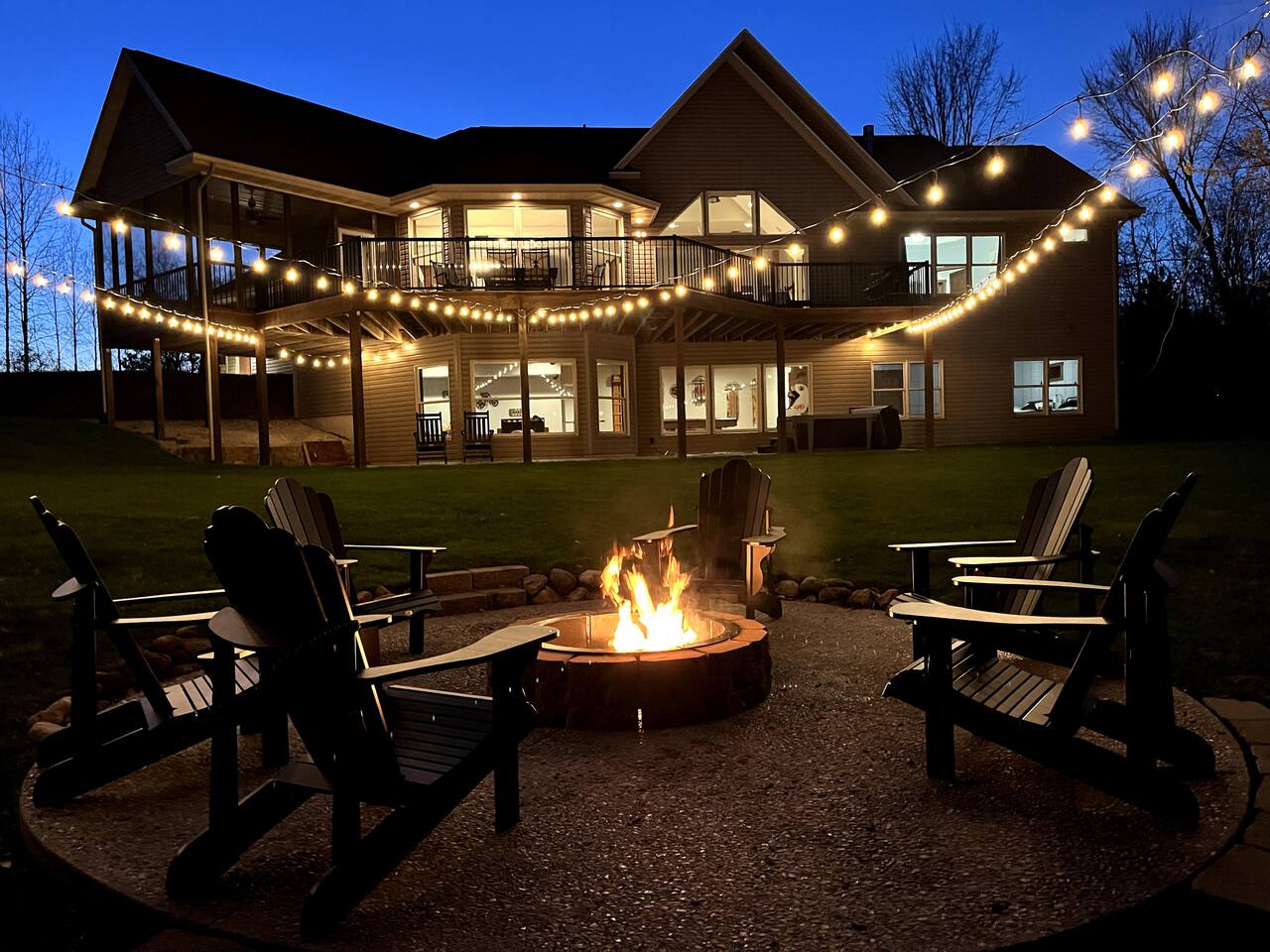 Riverfront~GameRm~HotTub~2 mins2CrystalMtn~2 Homes