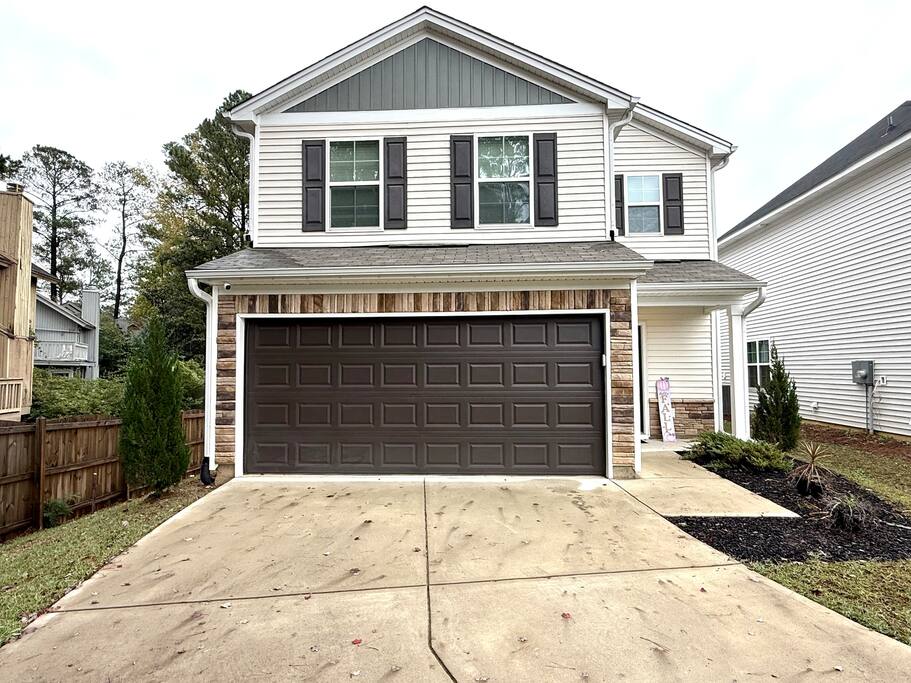 *NEW*Minutes to Fort Jackson | King Bed | Sleeps 6