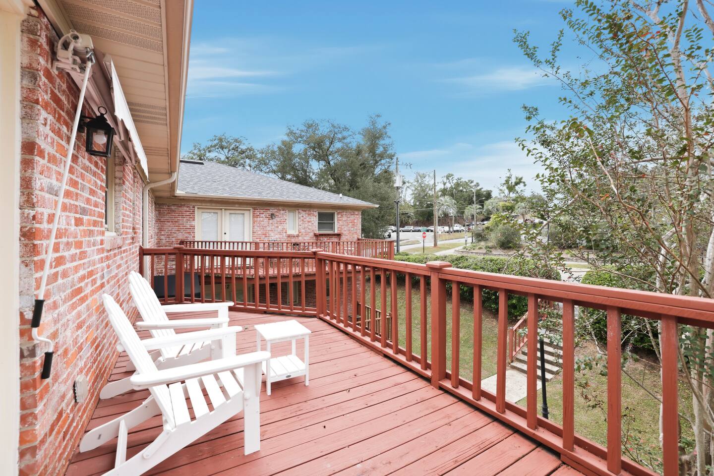 The Lobbyist – Modern King Suite Near Downtown