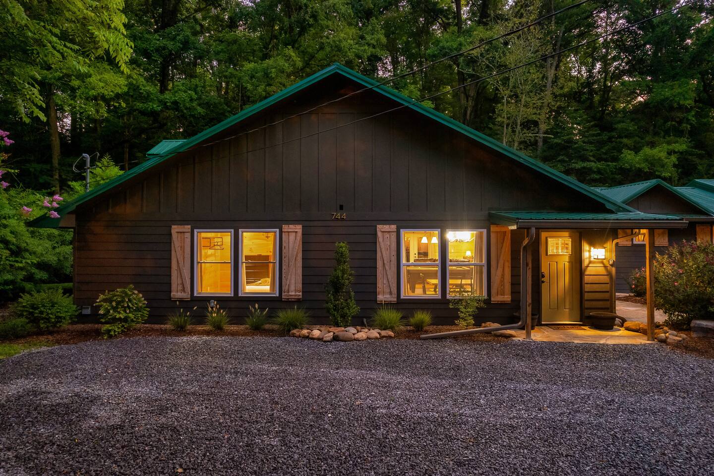 Creekside Family Retreat! Gatlinburg! Pool Table!