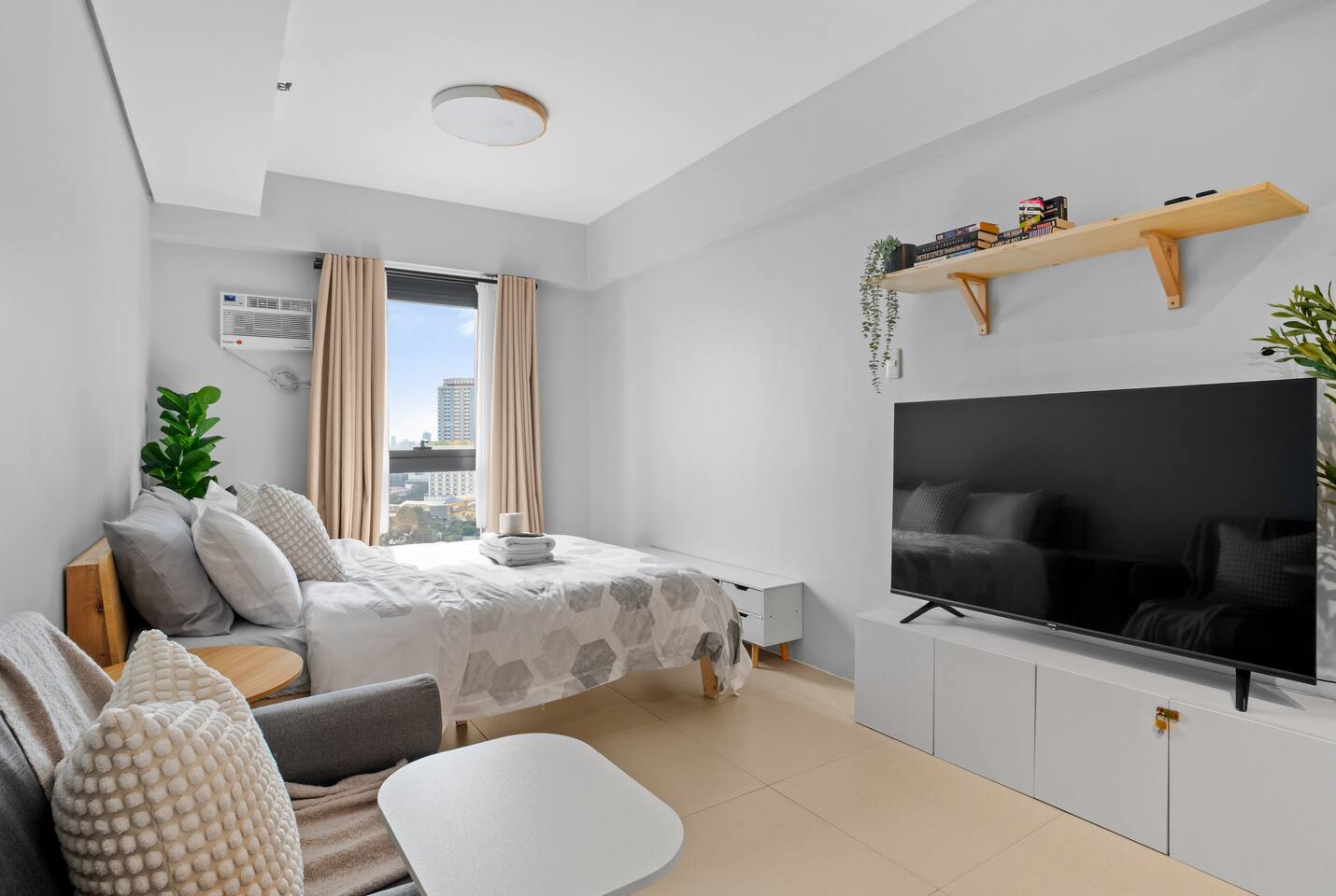 Light & Airy Scandinavian Studio; Free Pool Access