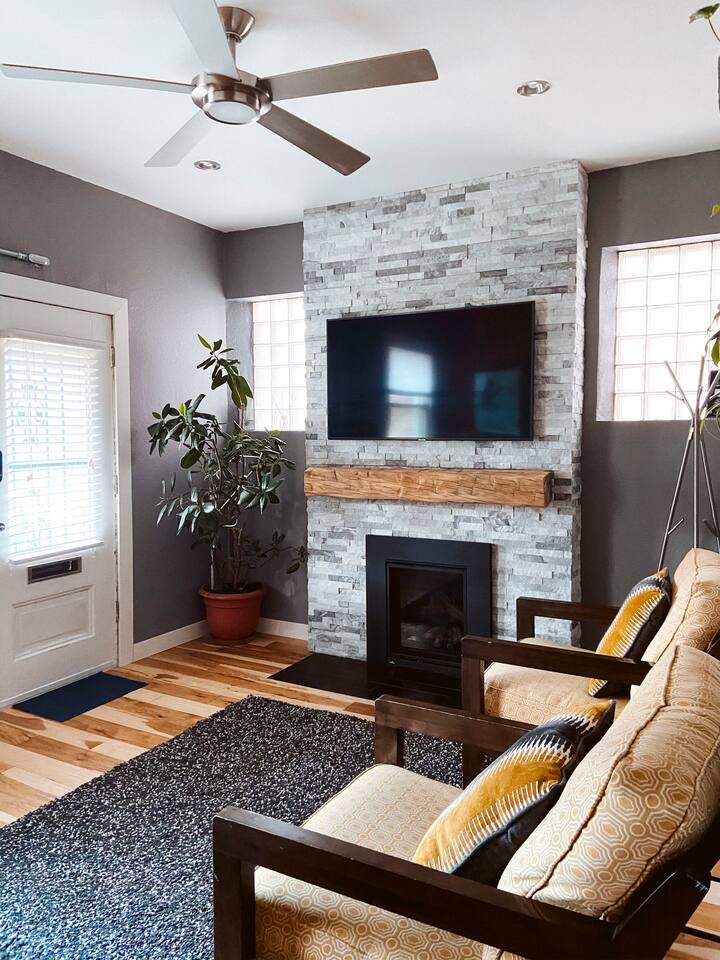 Blue Ox Charming 2 Bedroom Triplex - S Broadway