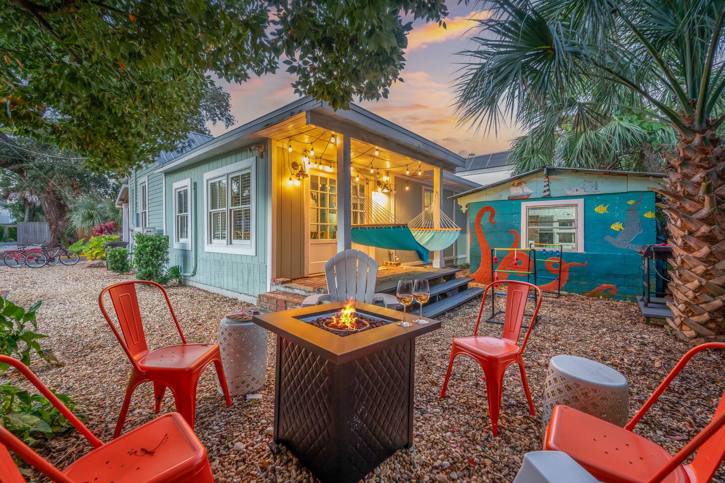 Charming Cottage in St. Aug | Kids Room & Firepit