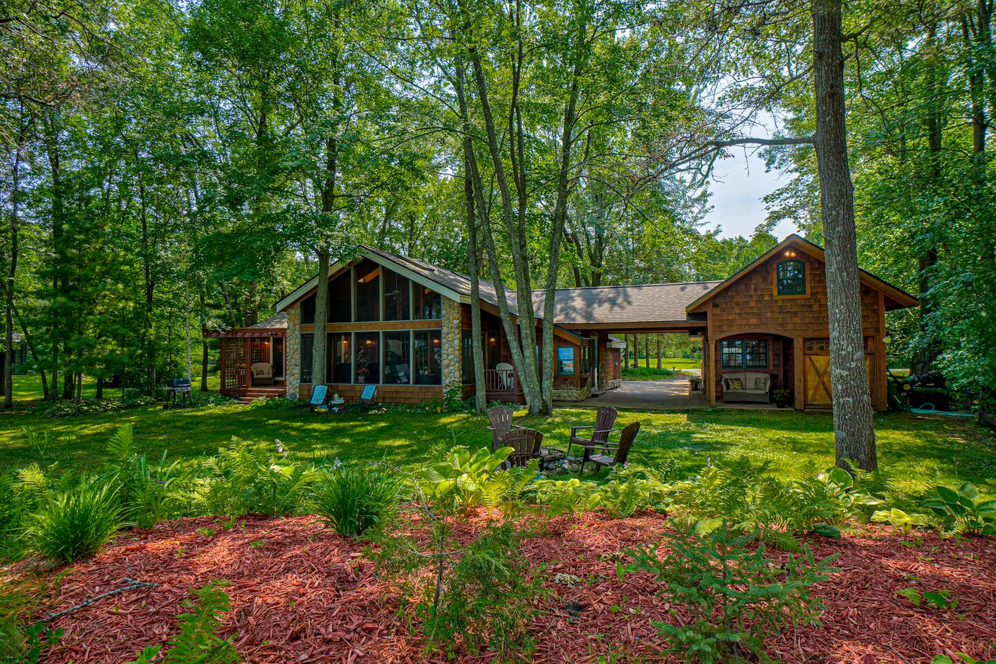 Mudhen Memories • Sleeps 8 • Lakefront