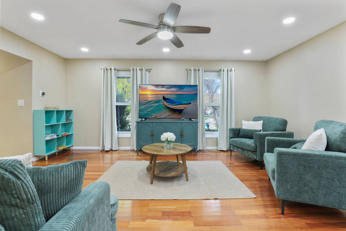 Laid Back: *NEW* 5BR-3.5BT Spacious & Welcoming!