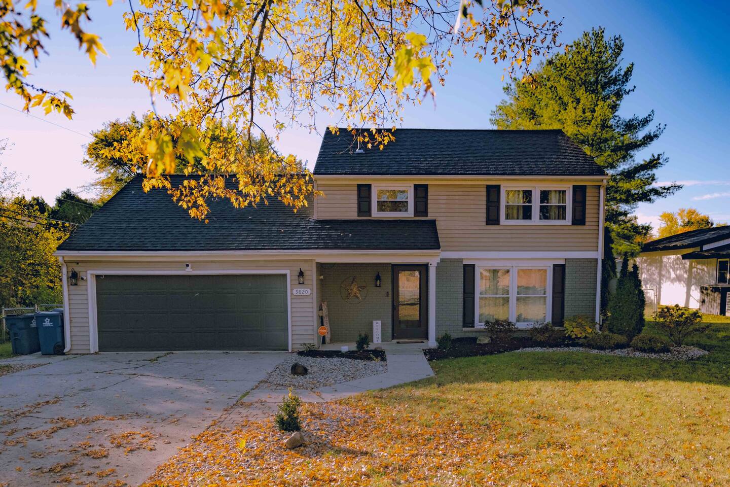 [4-BR/Sleeps 12] Family & Friends Home in Indiana