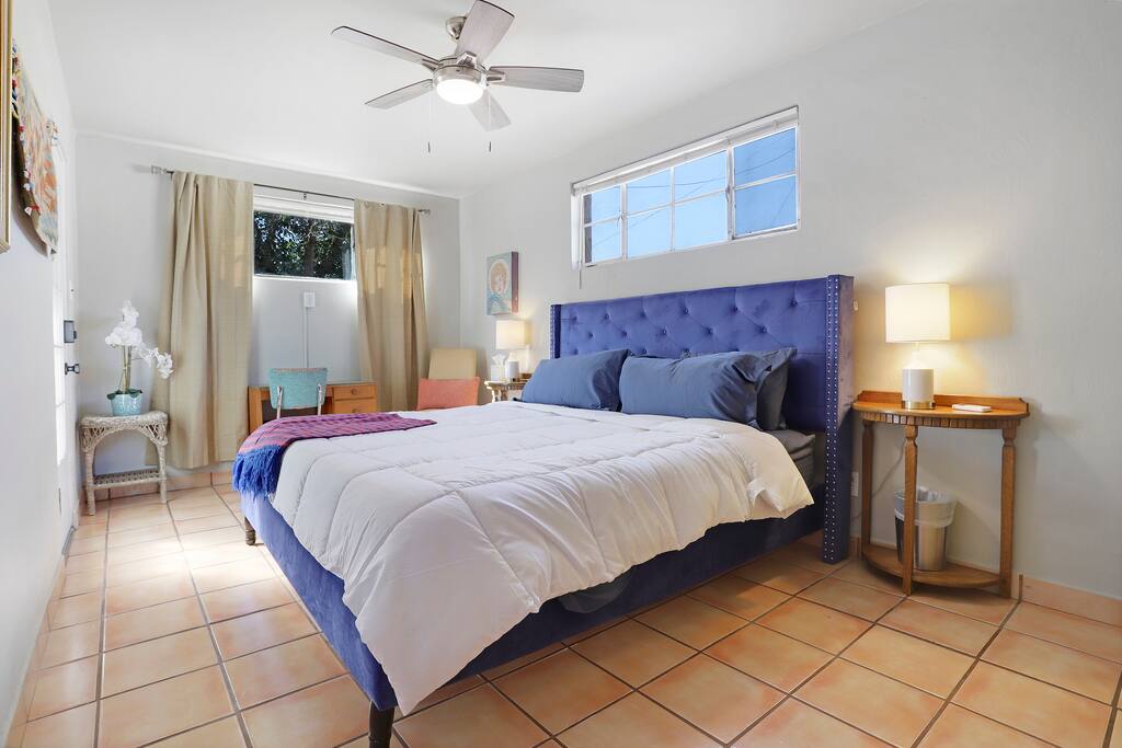 Cozy King Suite Near Downtown & Farmers Market